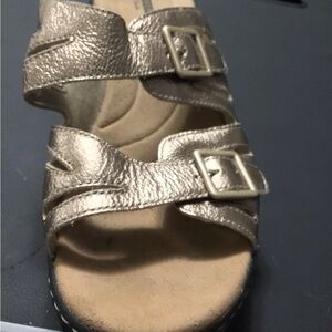 Clarks Leather Cushion Soft Collection Gold Sandals with Chunky Heel